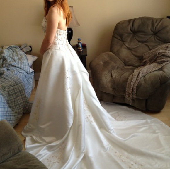 Size 12 Sincerity Brand Satin Wedding Gown - Picture 1 of 6
